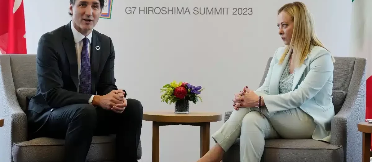 Justin Trudeau y Giorgia Meloni durante el incidente en la cumbre del G7