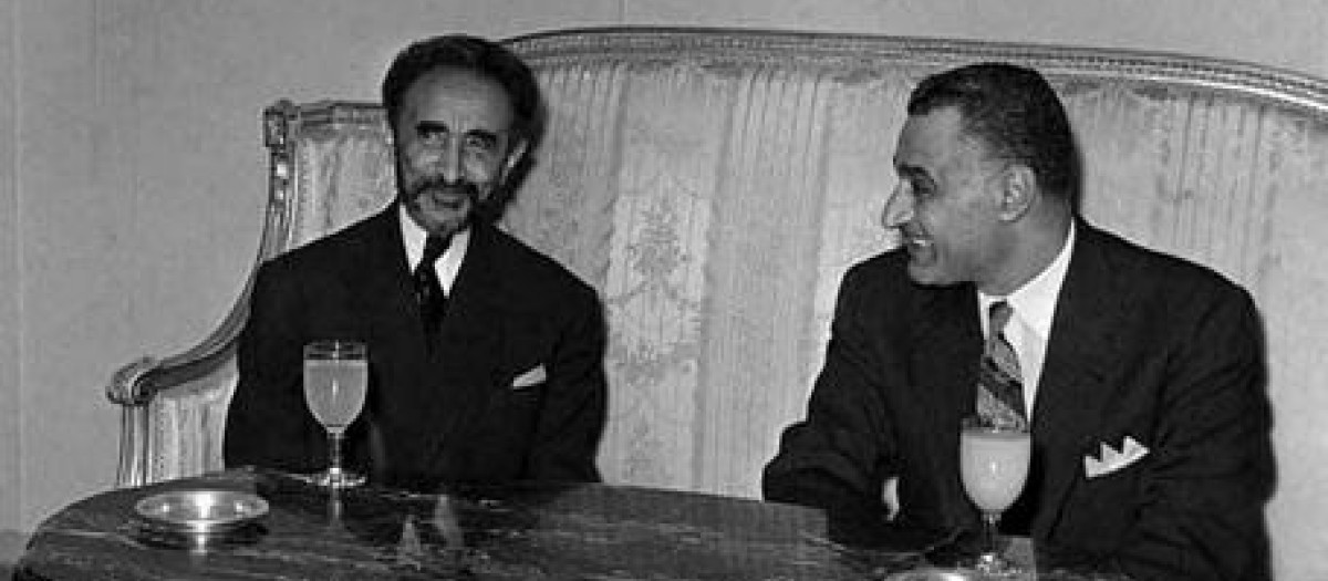 Haile Selassie con el Presidente Gamal Abdel Nasser de Egipto en Addis Abeba con motivo de la cumbre de la Organización para la Unidad Africana, 1963.