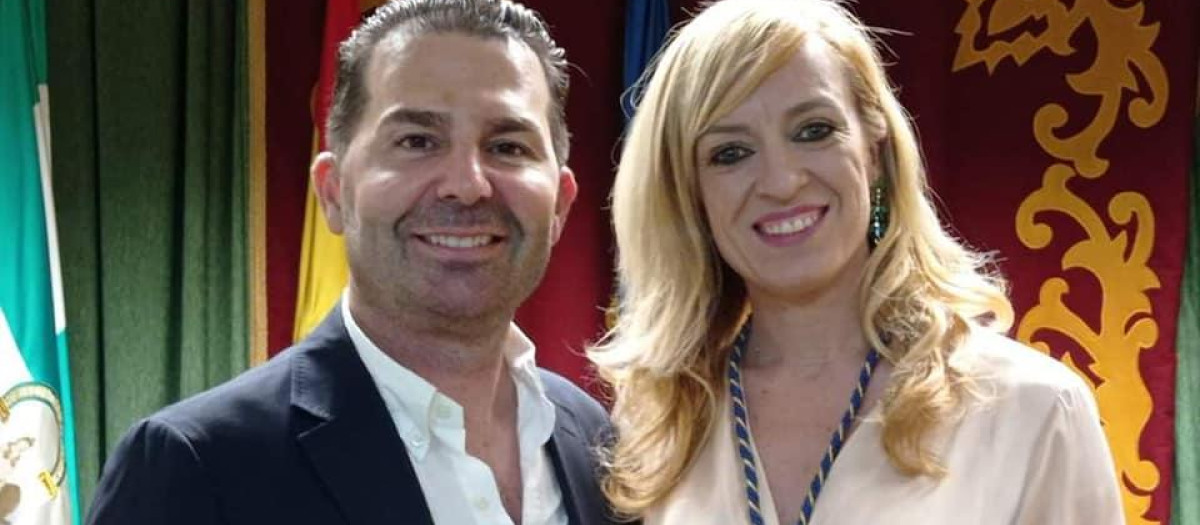 Noel Lopez, número 3 del PSOE-A, junto a la alcaldesa Maracena, Berta Linares