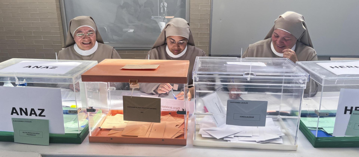 Tres religiosas de la congregación de las Hijas de Santa María del Corazón de Jesús han marcado una de las anécdotas de este 28M en Cantabria