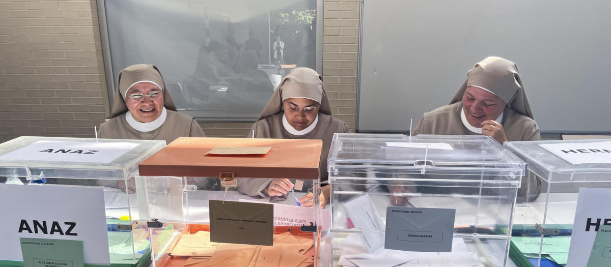 Tres religiosas de la congregación de las Hijas de Santa María del Corazón de Jesús han marcado una de las anécdotas de este 28M en Cantabria
