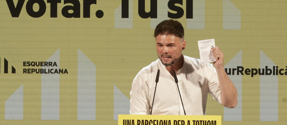 Gabriel Rufián, durante el acto de cierre de campaña en Santa Coloma