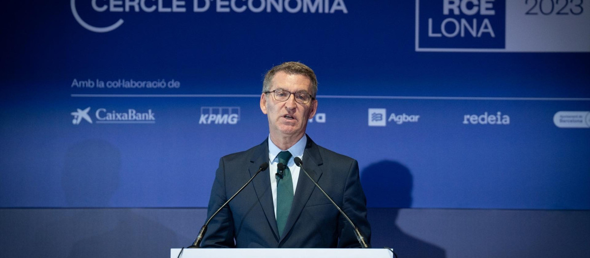 El líder de PP, Alberto Núñez Feijóo, interviene durante la última jornada de la 38 reunión del Cercle d’Economia, en el Hotel W de Barcelona, a 31 de mayo de 2023, en Barcelona, Catalunya (España). La edición de este año será la primera en la que el Cercle ha iniciado una nueva estrategia para tener menos presencia de políticos, pero con la intención de que su intervención sea más una conversación que un discurso. La reunión se divide en dos bloques, geopolítica y economía, y cuenta además con varias mesas redondas sobre temas concretos.
31 MAYO 2023;BARCELONA;CATALUNYA;CÍRCULO DE ECONOMÍA;38 REUNIÓN
David Zorrakino / Europa Press
31/5/2023