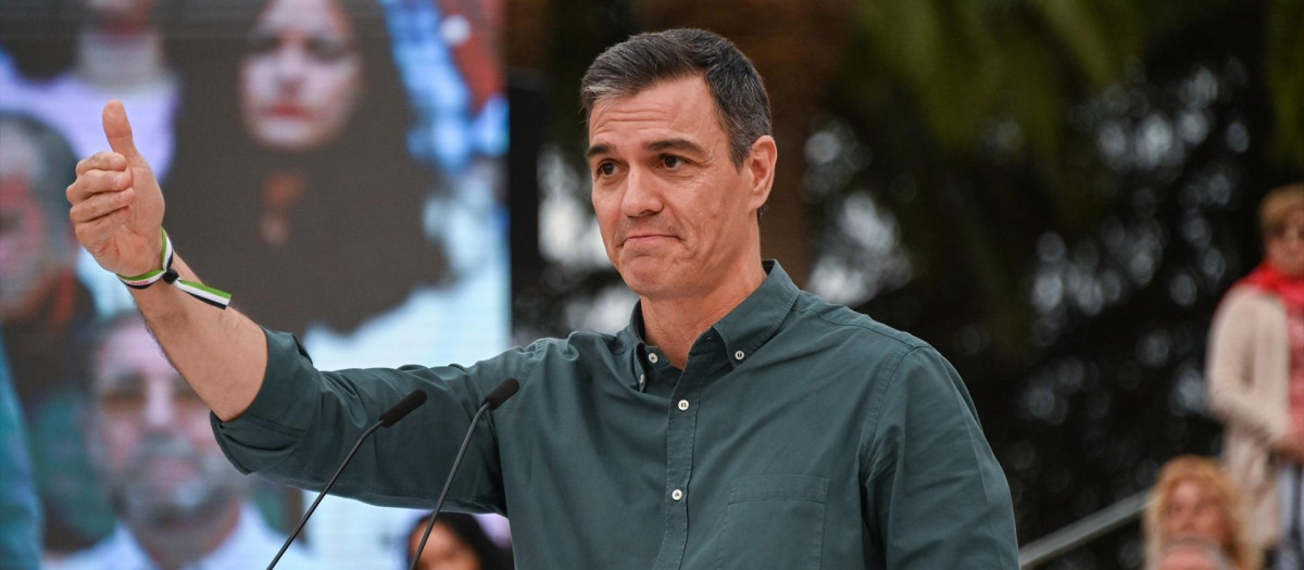 Pedro Sánchez durante un acto electoral en Badajoz