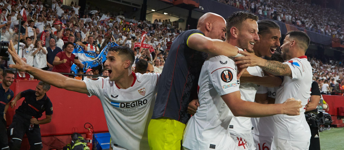 El Sevilla FC celebra un gol durante una eliminatoria de la Europa League