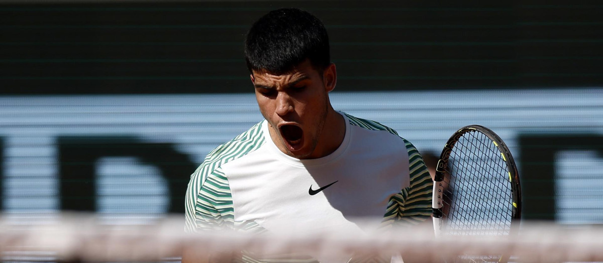 Carlos Alcaraz avanza a tercera ronda en Roland Garros