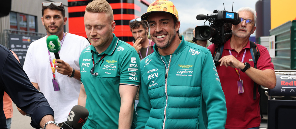 Fernando Alonso en su llegada al GP de España