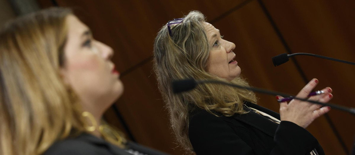 La secretaria de estado de Igualdad, Ángela Rodríguez, y la delegada del gobierno contra la Violencia de Género, Victoria Rosell