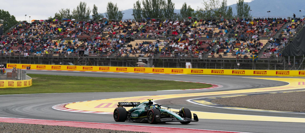 El Aston Martin de Fernando Alonso, en el circuito de Montmeló