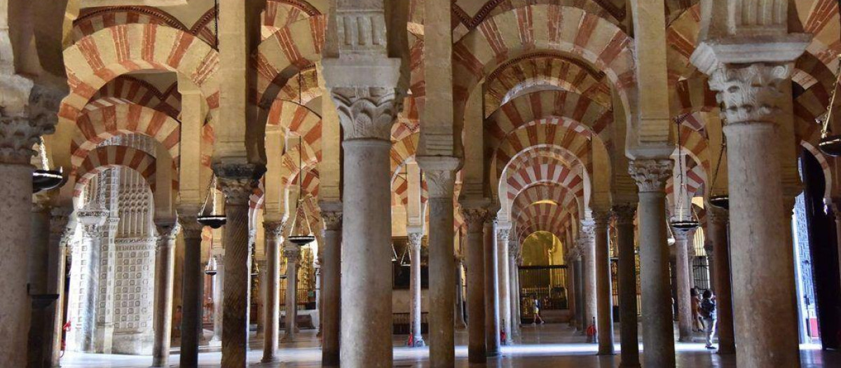 Interior de la Mezquita Catedral de Córdoba
