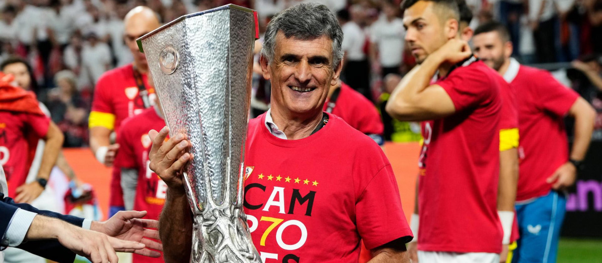 José Luis Mendilibar seguirá un año más en el banquillo del Sevilla