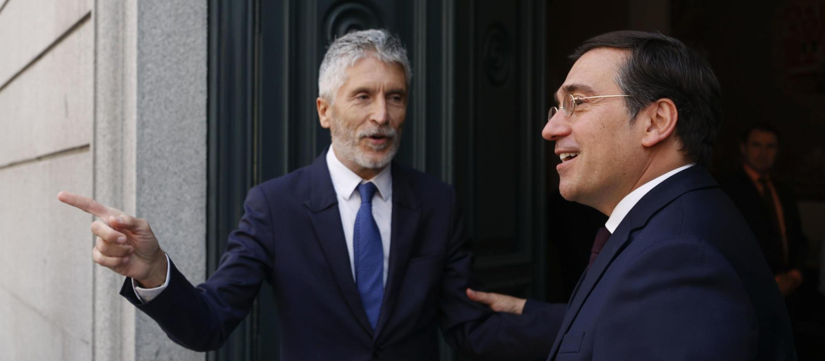 Los ministros españoles de Asuntos Exteriores, José Manuel Albares, e Interior, Fernando Grande-Marlaska, durante la inauguración este martes de la nueva Oficina de Lucha Contra el Terrorismo de las Naciones Unidas en Madrid