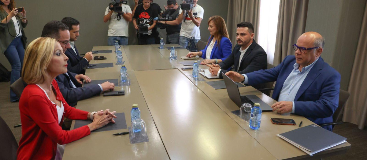 CC y PP acuerdan el pacto para gobernar en Canarias