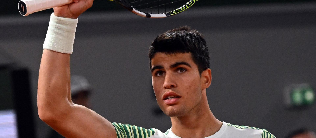 Carlos Alcaraz está ya en semifinales de Roland Garros tras una gran victoria ante Tsitsipas