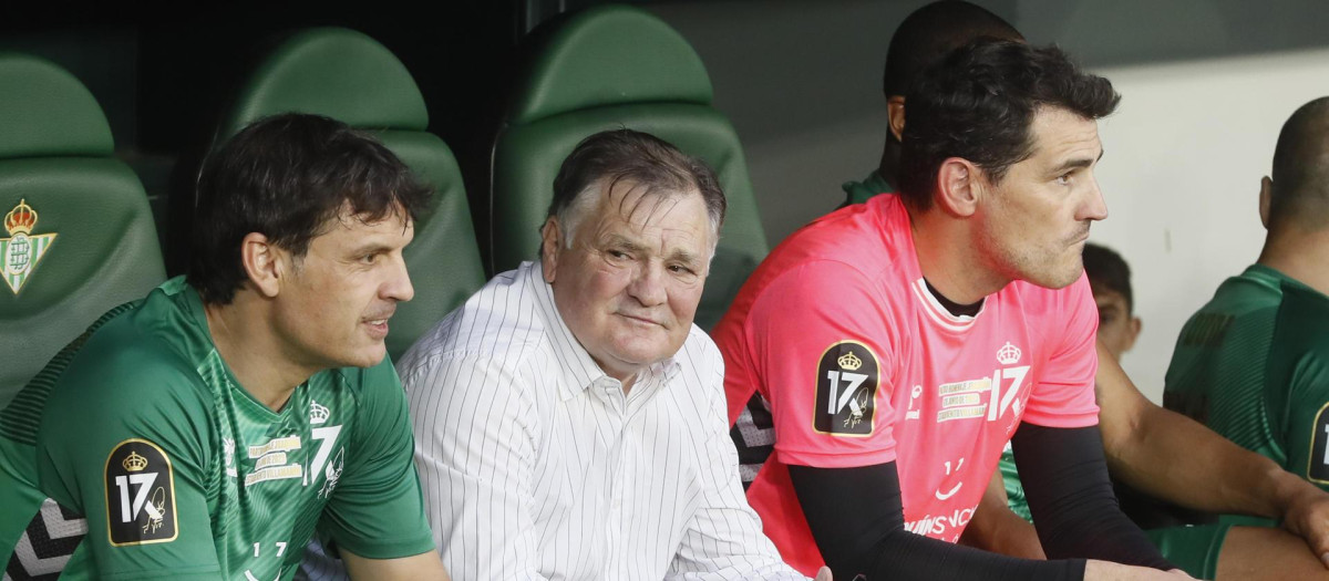 Fernando Morientes, José Antonio Camacho e Iker Casillas