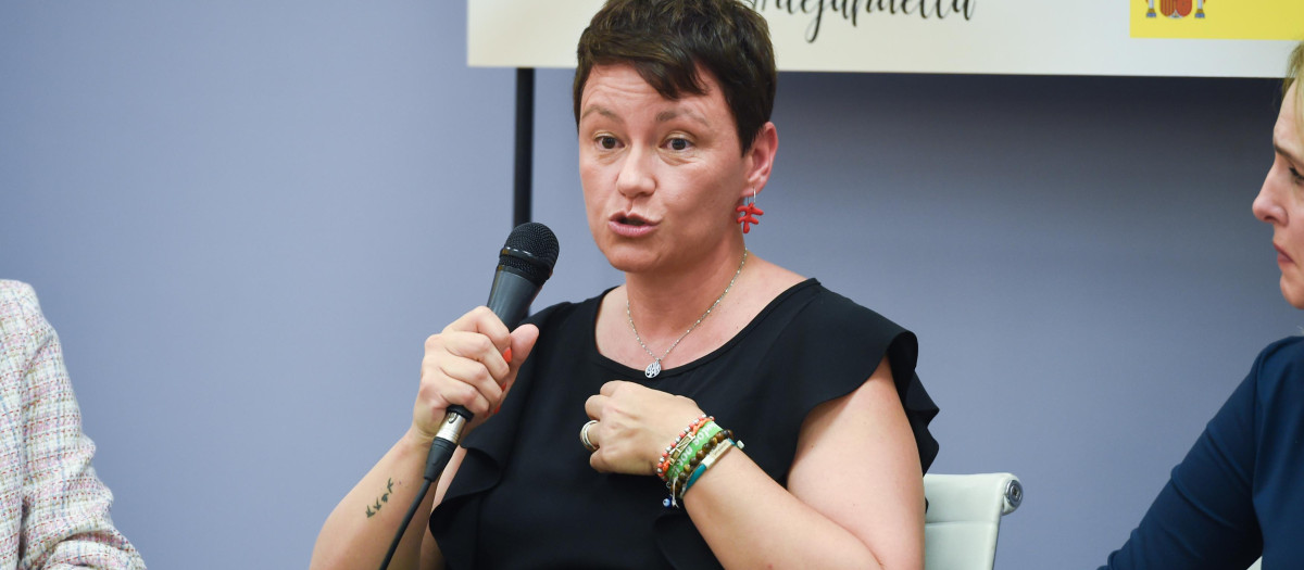 La madre de un donante, Macarena Fernández, interviene durante un acto en conmemoración del Día Nacional del Donante de Órganos y Tejidos
