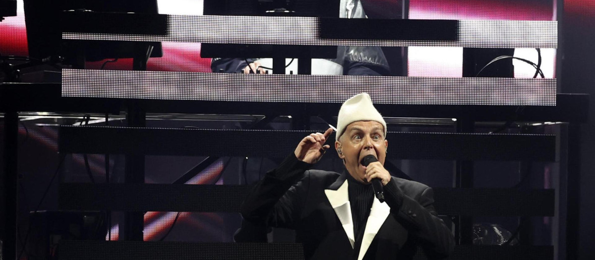 La banda británica Pet Shop Boys durante el concierto en el Civitas Metropolitano