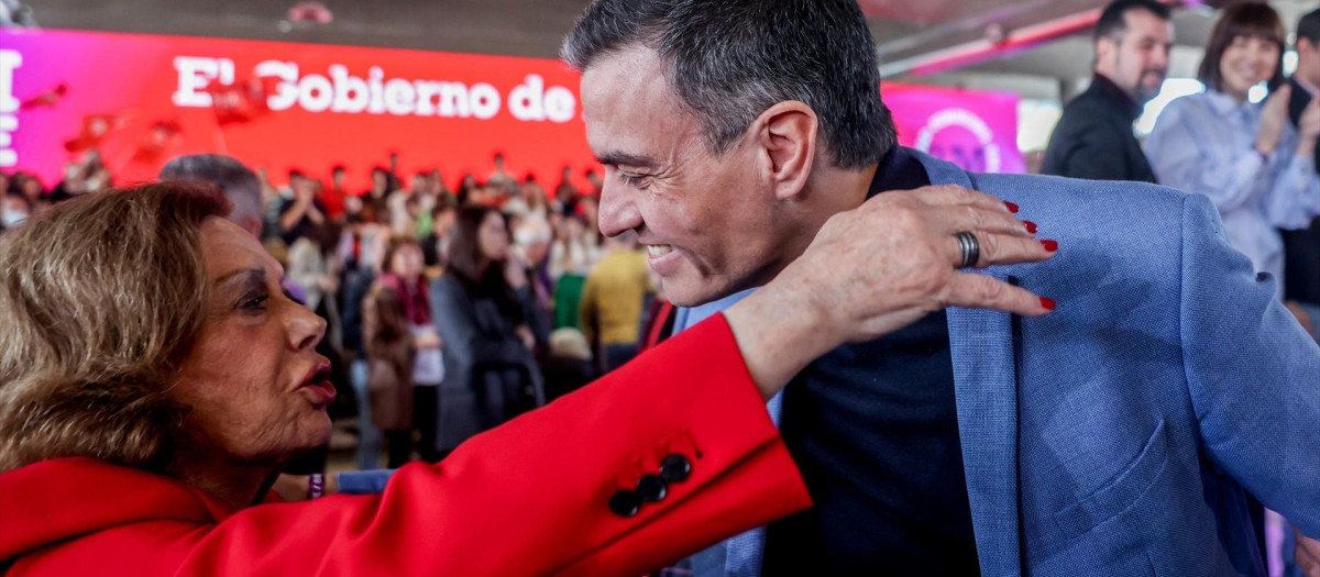 Amparo Rubiales, junto a Pedro Sánchez