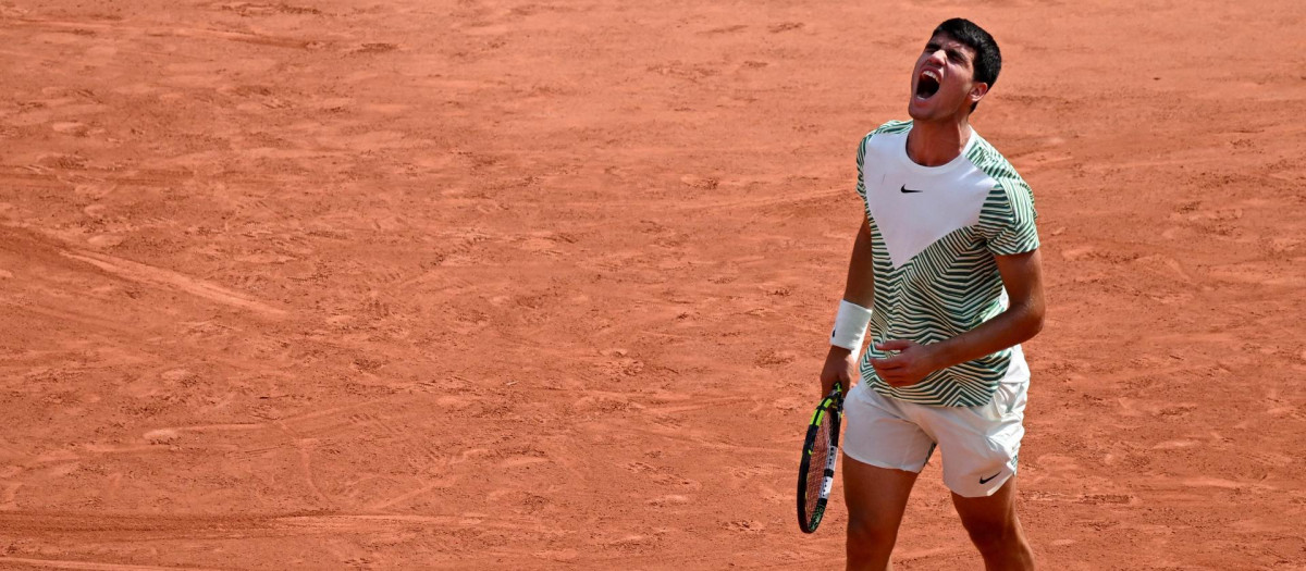 Carlos Alcaraz durante la semifinal de Roland Garros