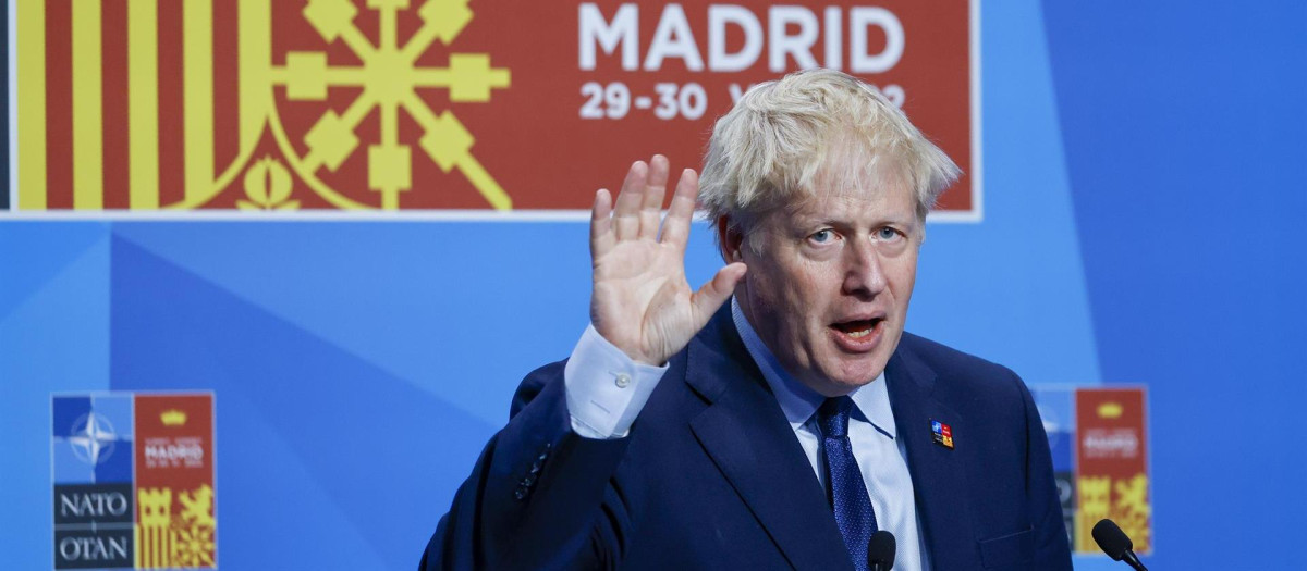 El primer ministro británico, Boris Johnson, durante la rueda de prensa ofrecida en la segunda jornada de la cumbre de la OTAN
