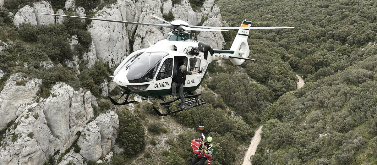 La Guardia Civil muestra cómo son sus rescates en la montaña de Navarra