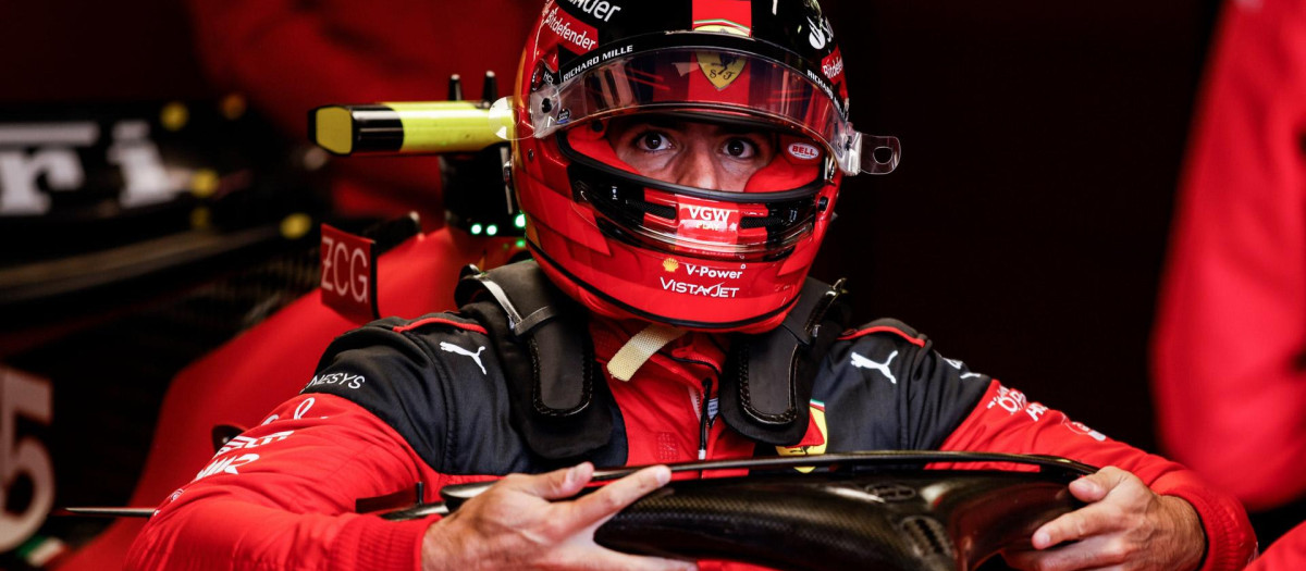 Carlos Sainz se sube al Ferrari en una sesión de entrenamientos