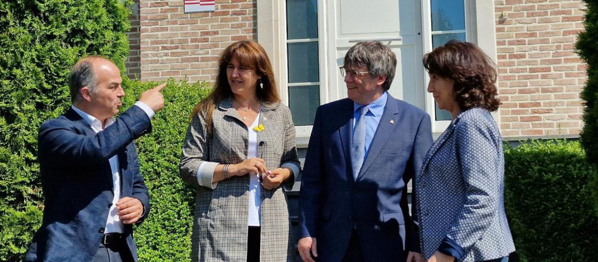 Jordi Turull, Laura Borràs, Carles Puigdemont y Anna Erra, en Bélgica