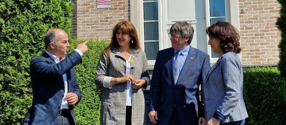 Jordi Turull, Laura Borràs, Carles Puigdemont y Anna Erra, en Bélgica