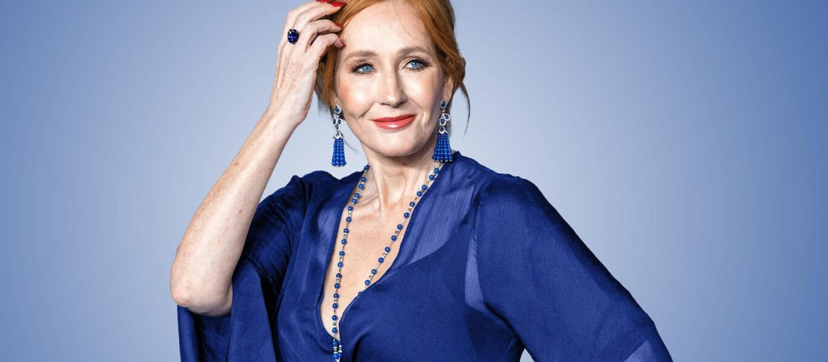 La escritora y activista por los derechos de las mujeres J.K. Rowling