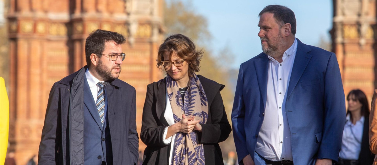 El presidente de la Generalitat, Pere Aragonès; la consejera de Acción Exterior y Unión Europea de la Generalitat, Meritxell Serret y el presidente de ERC, Oriol Junqueras
29 MARZO 2023;MERITXELL SERRET;BARCELONA;JUSTICIA;JUICIO;DESOBEDIENCIA;CONSELLERA;1-O;INDEPENDENCIA
Kike Rincón / Europa Press
(Foto de ARCHIVO)
29/3/2023