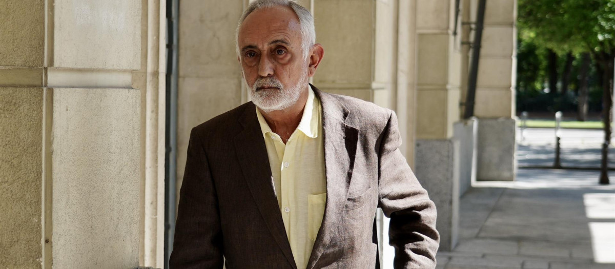 El exdirector de la Faffe Fernando Villén, a su llegada a la Audiencia de Sevilla