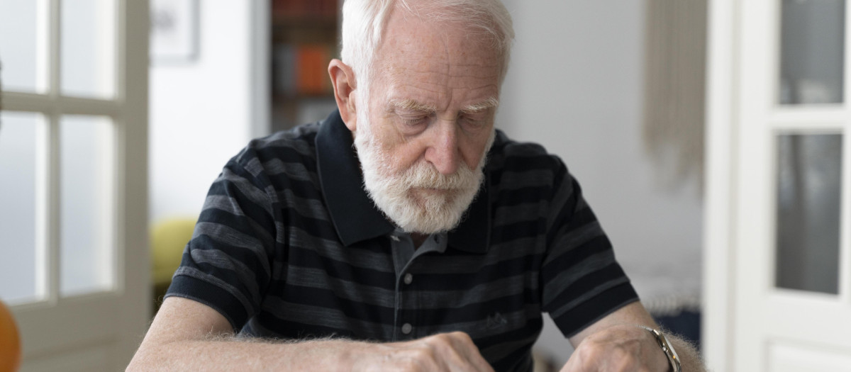 La enfermedad de Alzheimer de inicio tardío es la principal causa de demencia