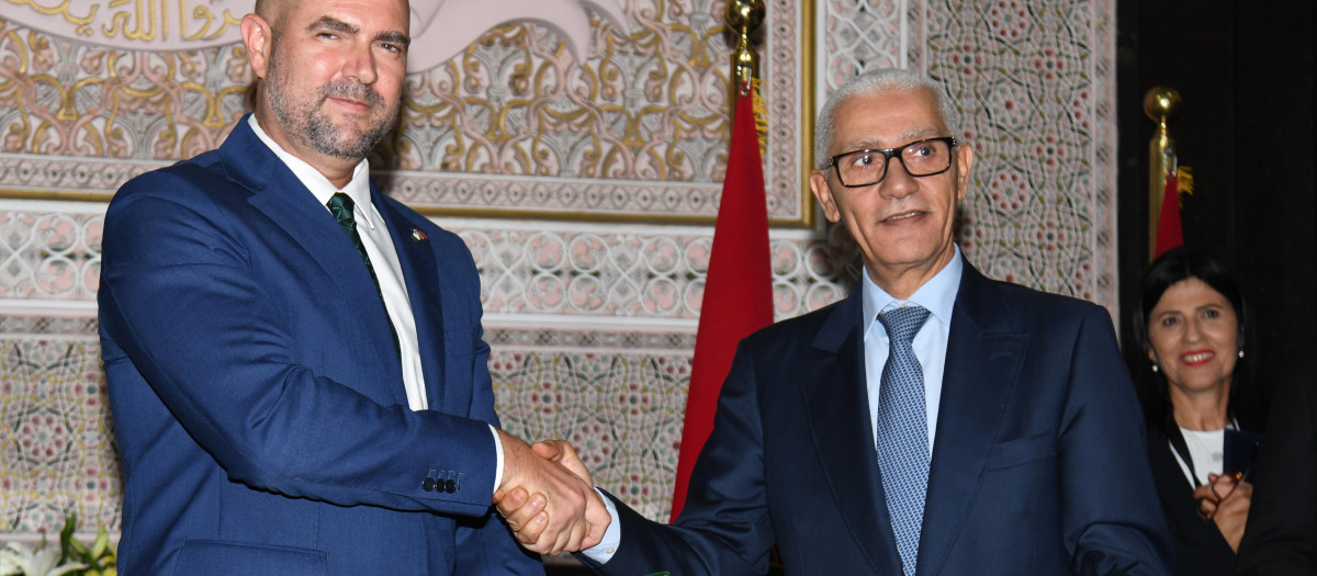 El presidente del Parlamento de Marruecos, Rachid Talbi Alami, con el presidente de la Knesset de Israel, Amir Ohana
