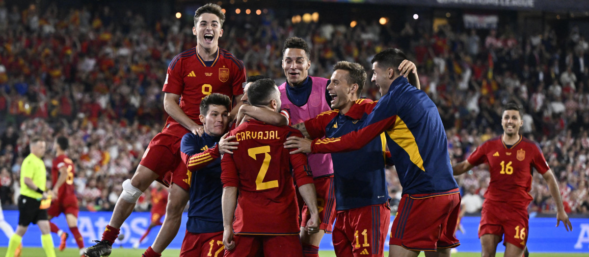 La celebración de los jugadores españoles tras ganar en penaltis a Croacia: España, campeona otra vez