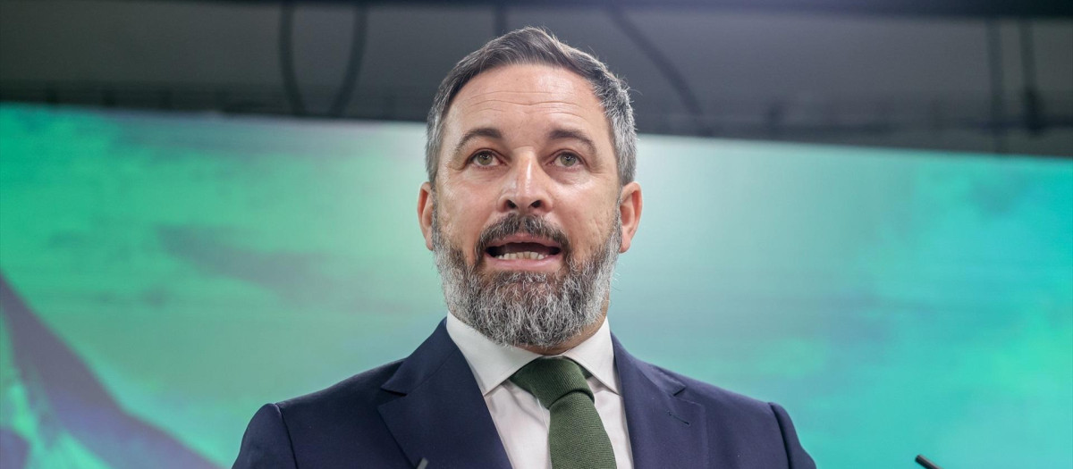 El líder de VOX, Santiago Abascal, interviene durante una rueda de prensa, en la sede nacional de VOX, a 29 de mayo de 2023, en Madrid (España). VOX se ha consolidado como el tercer partido nacional, tras los resultados electorales de ayer, 28 de mayo. El partido ha logrado triplicar concejales respecto a 2019, a pesar de que tanto en la Asamblea como en el Ayuntamiento de Madrid hayan bajado sus escaños respecto a 2019.
29 MAYO 2023;VOX;FORMACIÓN;ELECCIONES;RUEDA DE PRENSA;
Ricardo Rubio / Europa Press
29/5/2023
