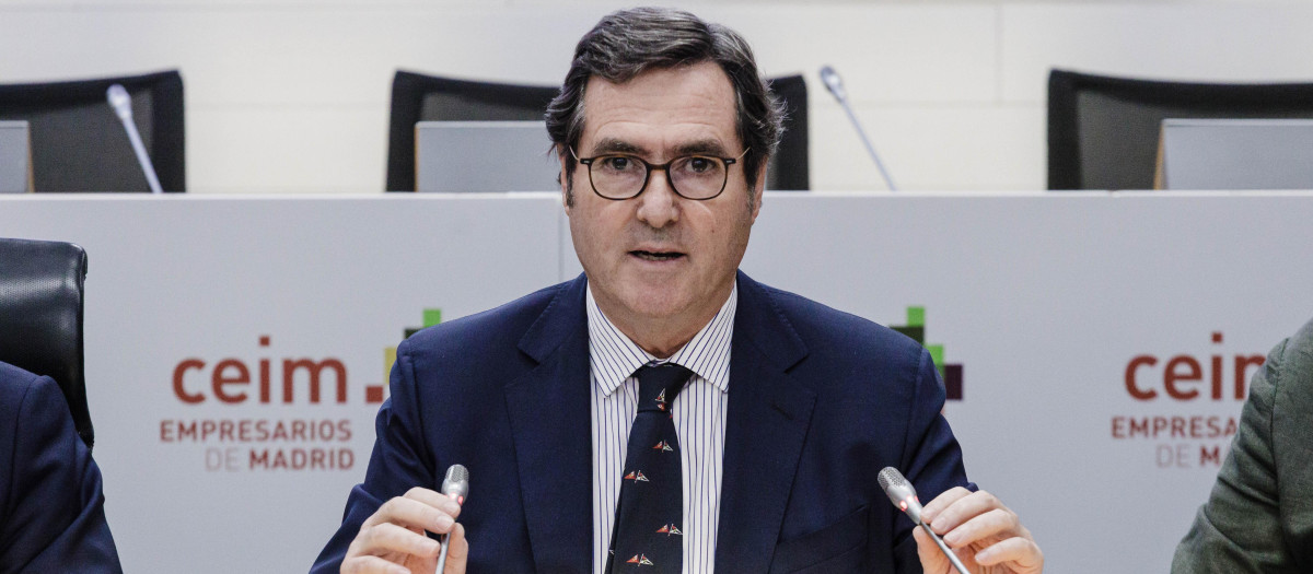 El presidente de la CEOE, Antonio Garamendi, interviene durante la clausura de la Asamblea General de CEIM, a 20 de junio de 2023, en Madrid (España). La Asamblea General de CEIM es el órgano supremo de gobierno y decisión de la Confederación Empresarial de Madrid-CEOE. Entre sus principales competencias destacan la elección de Presidente; la reforma de los Estatutos; la aprobación o modificación del Código Ético y de Buen Gobierno, así como programas y planes de actuación dentro de la Confederación.
20 JUNIO 2023;CEIM;ASAMBLEA
Carlos Luján / Europa Press
20/6/2023