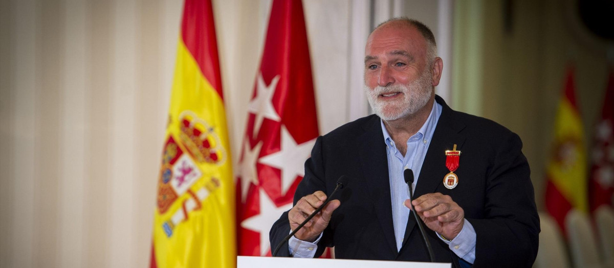 El chef José Andrés interviene tras recibir la Medalla de Oro por parte de la presidenta de la Comunidad de Madrid