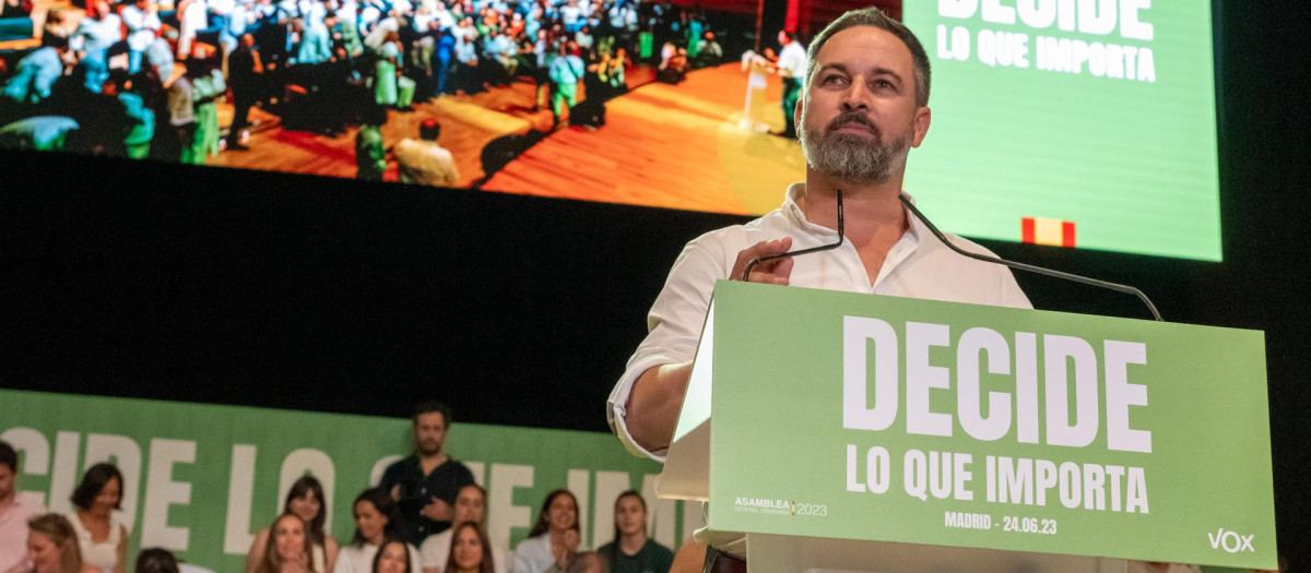 MADRID, 24/06/2023.- El presidente de Vox, Santiago Abascal interviene en el acto público de precampaña "Decide lo que importa" este sábado en el Palacio Municipal de IFEMA ,en Madrid.EFE/ Fernando Villar