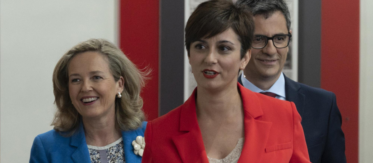 Nadia Calviño, Isabel Rodríguez y Félix Bolaños, antes de uno de los últimos consejos de ministros