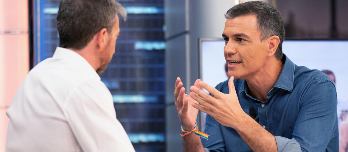 Pedro Sánchez junto a Pablo Motos durante la entrevista del programa 'El Hormiguero'