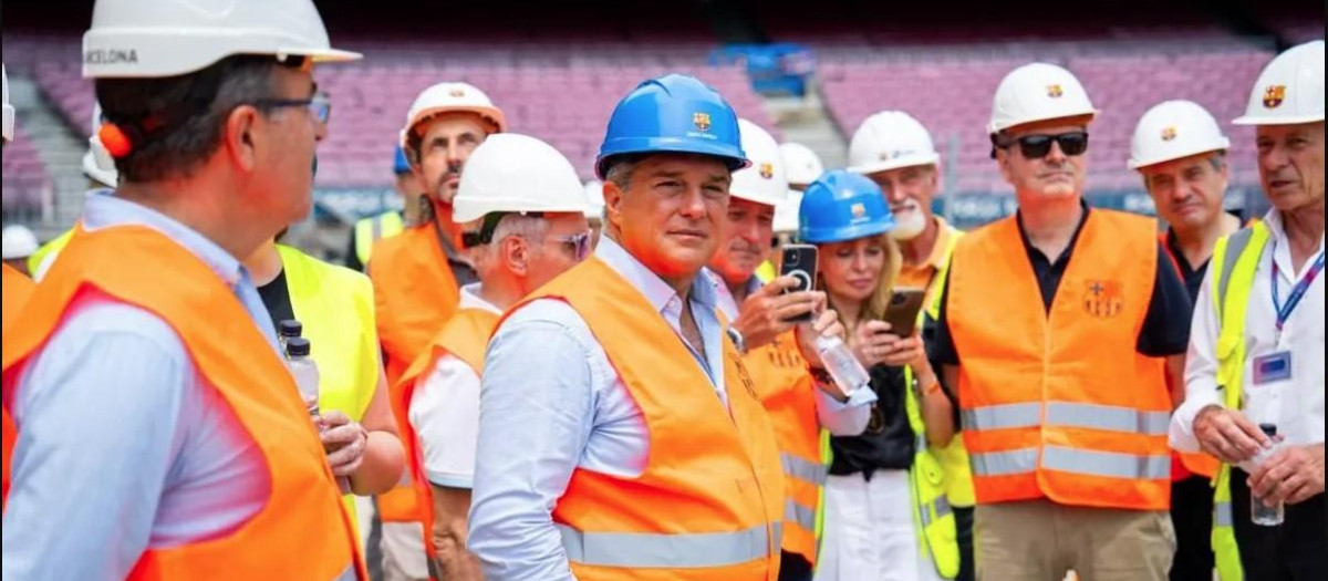 Joan Laporta con algunos de los miembros de su Junta Directiva