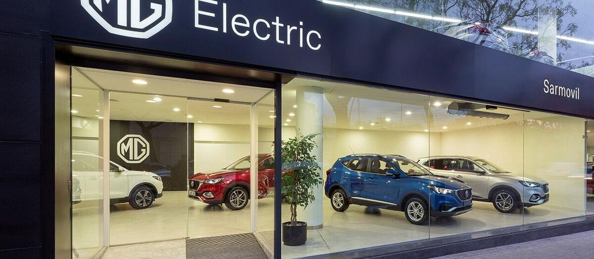 Concesionario con oferta de coches eléctricos e híbridos