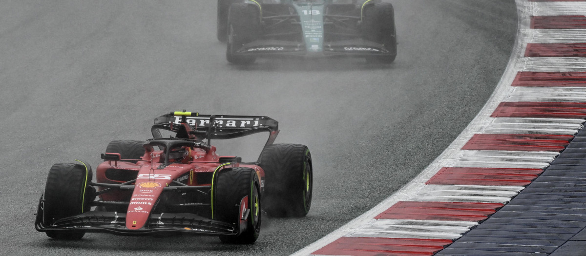 La carrera al sprint en Austria empezó en mojada y terminó en seco