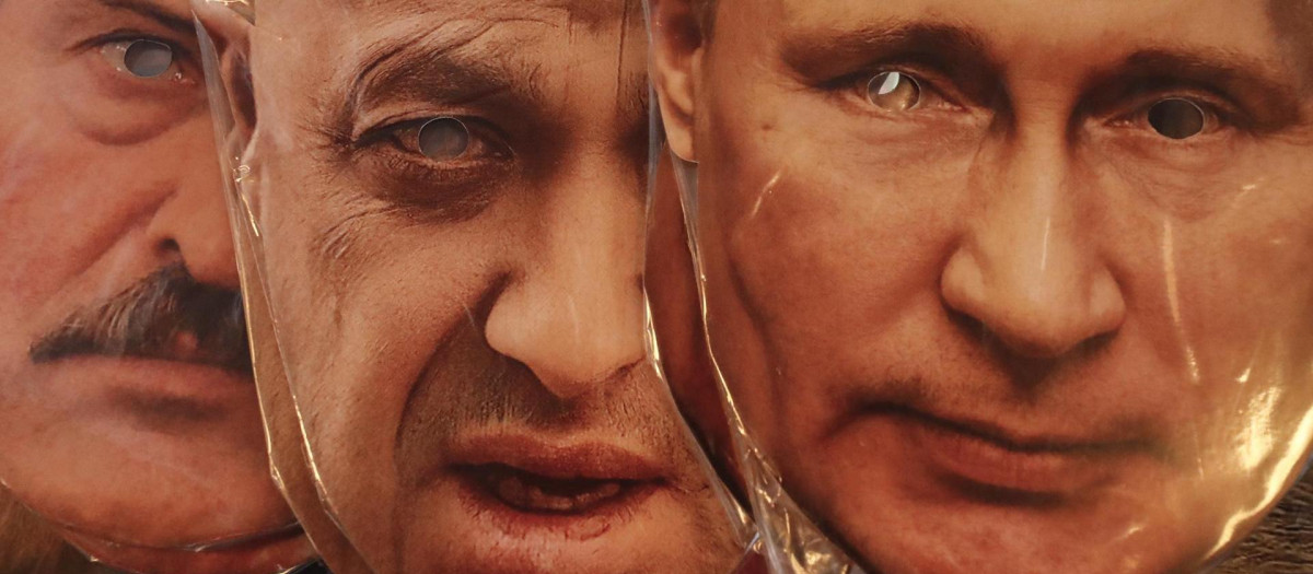 Máscaras del presidente bielorruso, Alexander Lukashenko, del jefe del Grupo Wagner, Yevgueni Prigozhin, y del presidente ruso, Vladímir Putin