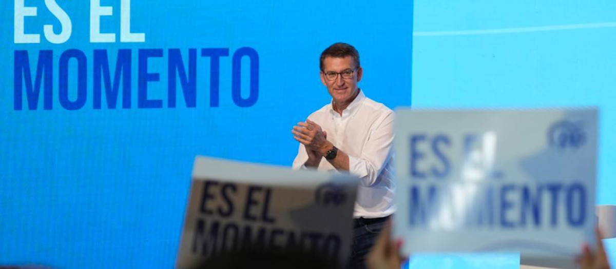 Feijóo, durante un mitin de esta precampaña
