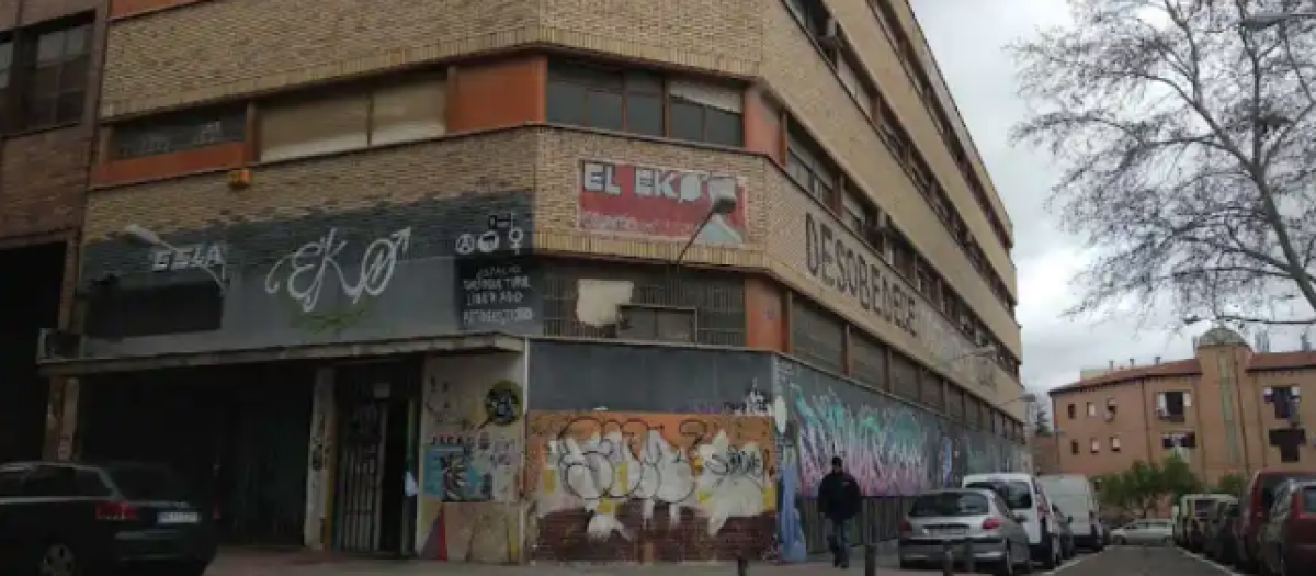 Fachada principal de la EKO de Carabanchel