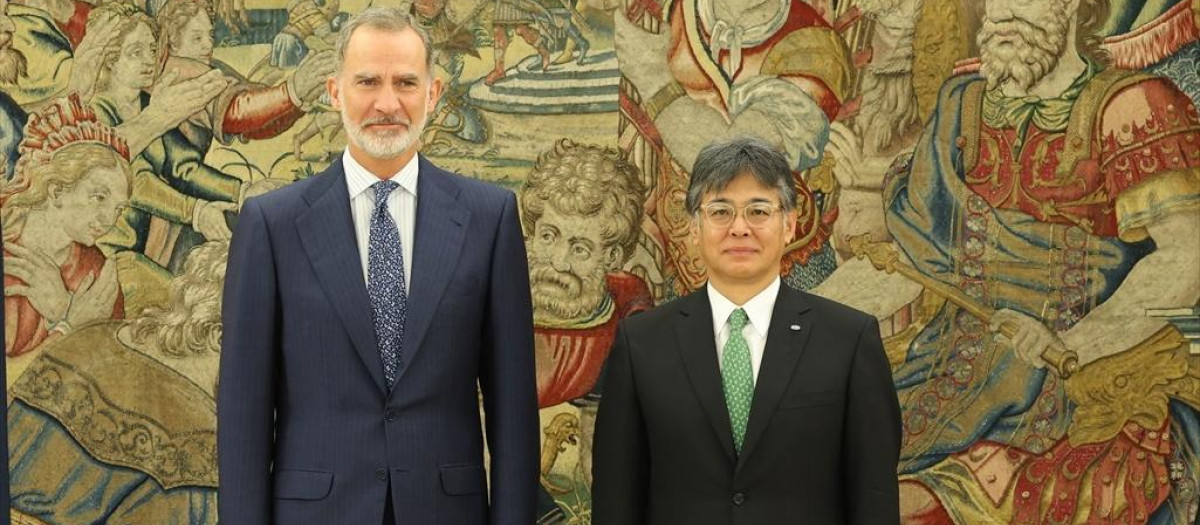 El Rey Felipe VI Felipe recibe en audiencia al presidente Mundial del Grupo Fujitsu, Takahito Tokita, en el Palacio de La Zarzuela, a 6 de julio de 2023, en Madrid (España). Tokito ha viajado a España con motivo del 50 aniversario del establecimiento de Fujitsu en nuestro país. Fujitsu estableció la filial Fujitsu España en 1973 y, desde entonces, han disfrutado de una larga historia de participación activa en España y países relacionados. Recientemente, Fujitsu ha sido galardonada con el IX Premio de la Fundación España-Japón en reconocimiento a su fuerte compromiso con la sociedad española, su contribución social y sus continuos esfuerzos en el impulso de la transformación digital del país para resolver problemas sociales.
06 JULIO 2023;TECNOLOGÍA;EMPRESA;ECONOMÍA;GRUPO EMPRESARIAL;FUJITSU
Marta Fernández / Europa Press
06/7/2023