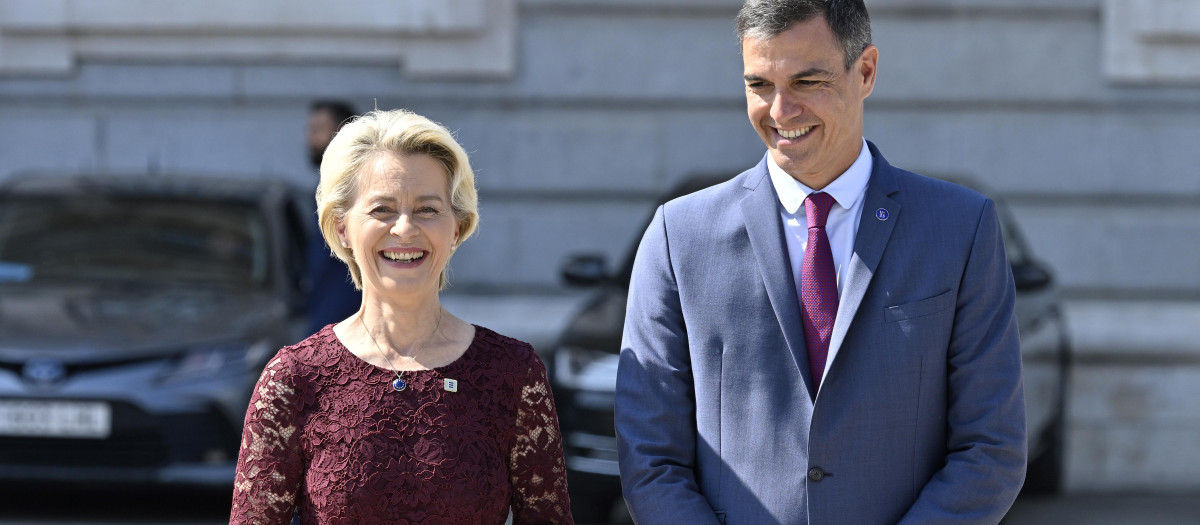 El presidente del Gobierno, Pedro Sánchez, y la presidenta de la Comisión Europea, Ursula von der Leyen