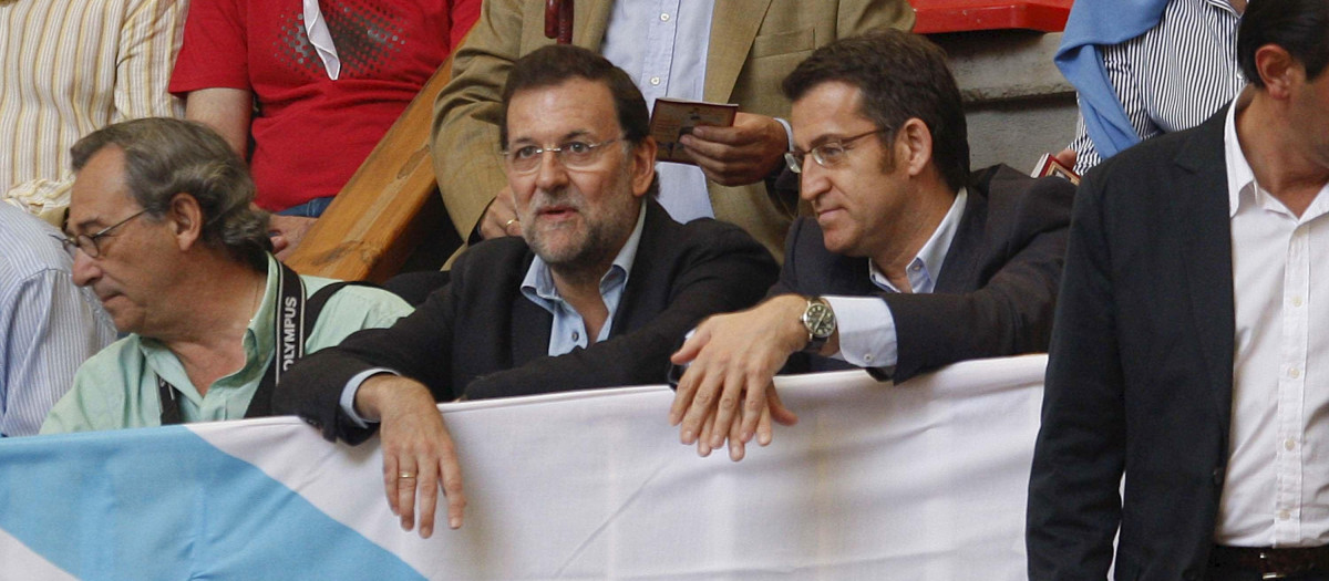 Mariano Rajoy y el entonces presidente de la Xunta de Galicia Alberto Núñez Feijoó, en los toros en Pontevedra