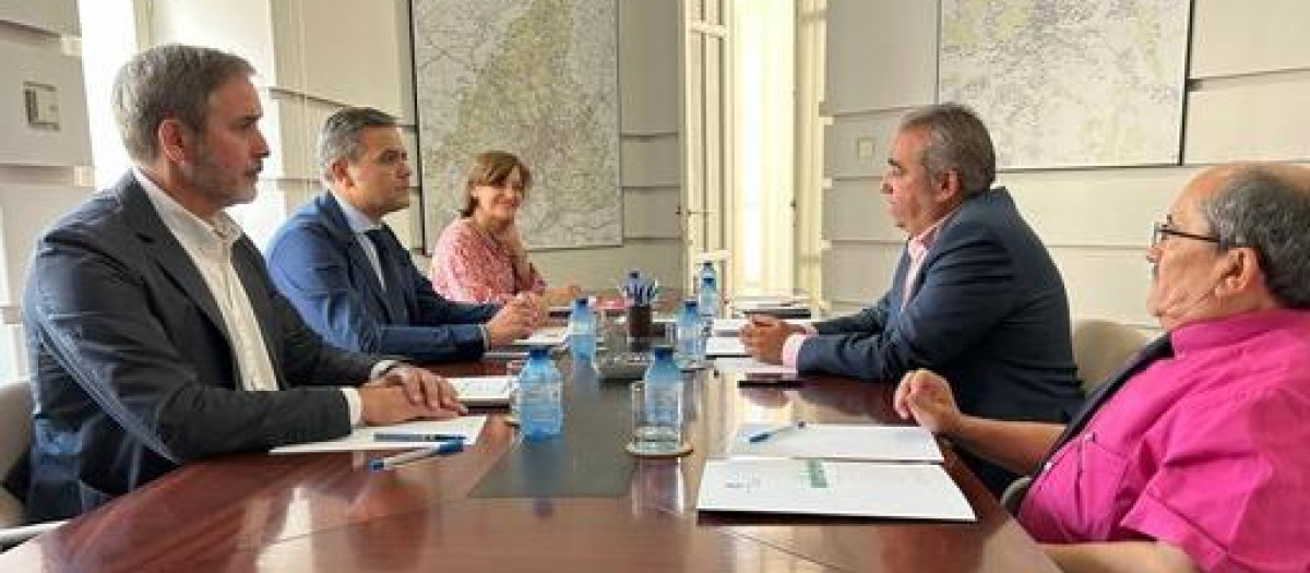 Reunión mantenida entre el consejero de vivienda y el alcalde de San Fernando